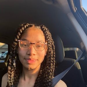 Meet your Posher, Briana